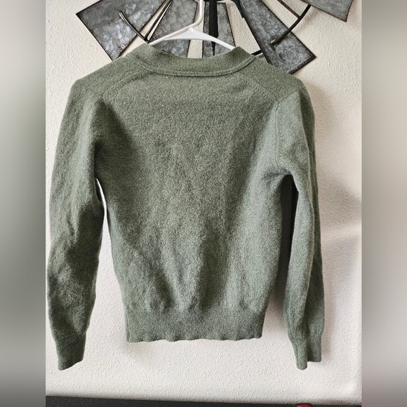 Lambswool Green Women's Pure New Wool Chic's Stree Wear Sweater Size Small. - Picture 6 of 8